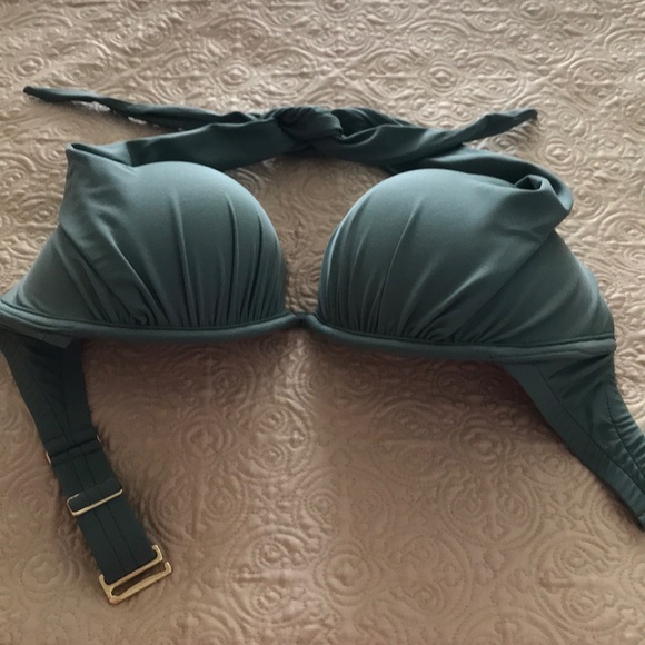 Clothes - Picture 2 of 3